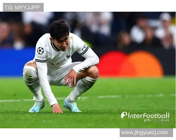 足球球星裸身挑战极限展现自信与力量的魅力瞬间