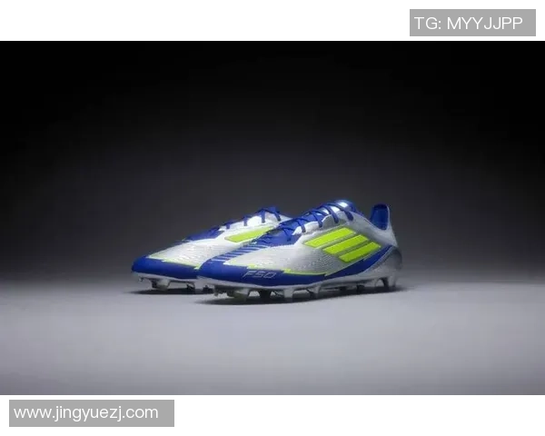 顶级足球球星推荐的必备鞋款让你成为场上焦点